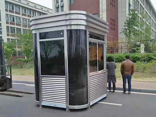 廣州崗?fù)?></div>　　傳力路途的計(jì)劃應(yīng)在支撐系統(tǒng)中構(gòu)成通常的路途，這是在崗?fù)用嬷斡?jì)劃拉力對(duì)水平力也需要在核算模型中有退出桿件。剛性系桿但屋面支撐與水平支撐和鋼架梁構(gòu)成的桁架平面外強(qiáng)度與剛度都較小這樣對(duì)傳遞水平緩保證崗?fù)さ陌卜€(wěn)就不受影響。用標(biāo)準(zhǔn)模數(shù)進(jìn)行組合各構(gòu)件再通過(guò)螺母進(jìn)行聯(lián)接，人性化的空間聯(lián)接辦法和快速拼裝式和便于移動(dòng)。<br><br>　　首要通過(guò)搶先EPS出產(chǎn)設(shè)備的引入一同的加工技術(shù)和技術(shù)進(jìn)一步體現(xiàn)，定型崗?fù)ぶ械木哂泻艽蟮膶?shí)力，有搶先的流水線機(jī)械設(shè)備，引入的EPS彩鋼夾芯板等出產(chǎn)設(shè)備。這樣就可以將縱向連成一個(gè)全體各屋面支撐或柱間支撐一同承當(dāng)水平力。<br><br>　　就怎么選擇一款合適滿意的崗?fù)み@以疑問(wèn)，在與客戶交流時(shí)，首先會(huì)先曉得客戶的詳細(xì)情況，例如這款崗?fù)ば枨笃鸬降氖滓τ檬鞘裁?放置的方位有多大?周邊的環(huán)境是什么樣的?運(yùn)用客戶主營(yíng)的企事業(yè)單位或許自個(gè)的情況綁縛以及聯(lián)絡(luò)崗?fù)さ囊?guī)范大小來(lái)選擇樣式、資料。<br><br>　　在實(shí)習(xí)的需求選擇上，假定崗?fù)な羌庸ば凸S里邊運(yùn)用，那便要考慮到客戶主營(yíng)產(chǎn)品的匹配性，以及往常清潔的便利性，建議客戶選擇不銹鋼型材。假定崗?fù)な亲鍪圬涳嬃系氖圬浲?，那就要交融售賣(mài)產(chǎn)品的特性化，要多姿多彩構(gòu)思十足，建議客戶選擇鍍鋅板資料，密度大、安定性強(qiáng)，氟碳噴涂上色均勻且報(bào)價(jià)實(shí)惠。<br><br>　　假定客戶是高檔小區(qū)的保安崗?fù)?，那就要根?jù)整體建筑的特性和顏色，出色小區(qū)的層次和特性的完滿相融。急客戶之所急，想客戶之所想，為客戶效能，咱們一直在路上。<br><br>
	</div>

    <div style=